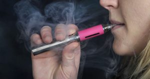 El cigarrillo electrónico podría ser prohibido en EE UU por su consumo en menores de edad