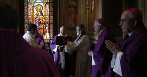 Suspensión, expulsión y oración: el panorama de los sacerdotes tras sus condenas por abuso