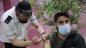 Vacunación: ¿Qué podría aprender Chile del proceso en Israel?