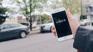 Los efectos de considerar trabajadores a los conductores de Uber en Reino Unido