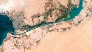 Las millonarias consecuencias del bloqueo en el Canal de Suez