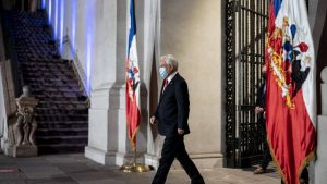 Piñera propone postergar las elecciones hasta el 15 y 16 de mayo