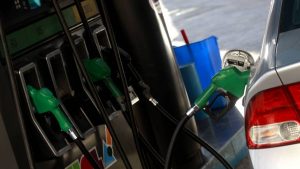 Inflación: caen los alimentos, pero la bencina se instala como nueva preocupación