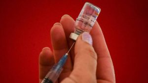 Entidades de salud recomiendan suspender uso de vacuna Johnson & Johnson