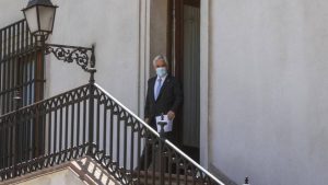 Un acuerdo por un posible retiro del Gobierno se enreda con la acusación contra Piñera