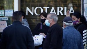 Gobierno critica demora en reforma que hace más baratos y simples los trámites notariales