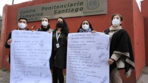 Convencionales visitan la cárcel de mujeres en San Joaquín