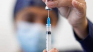 Las presiones para vacunar a trabajadores