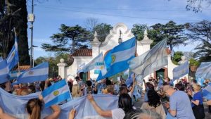 “Nada va a alterar el camino que iniciamos”: el día después de la derrota de Fernández en Argentina