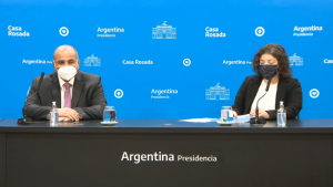 Argentina levanta uso de mascarillas al aire libre y anuncia apertura gradual de fronteras