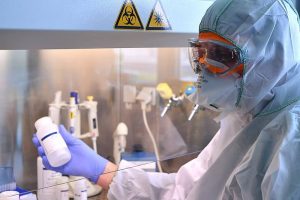 Lo que se sabe de la variante ómicron recién detectada en Chile