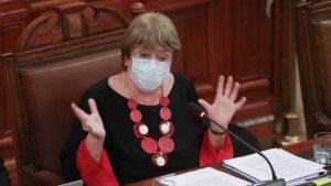 Bachelet sugiere propuestas moderadas a los convencionales