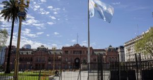 Confianza de consumidores argentinos anota mínimo en 16 años
