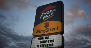 Pizza Hut reclutará robots para reducir tiempos de entrega