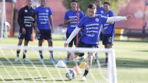 Los jugadores de Chile que están al borde de la suspensión por tarjetas amarillas