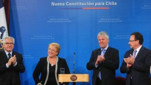 Estado social: los detalles que incluía el olvidado proyecto constitucional de Bachelet