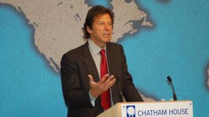 Parlamento paquistaní en forma inédita destituye a un primer ministro