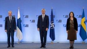 Por qué Finlandia y Suecia evalúan su ingreso a la OTAN