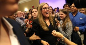 Mujeres hacen historia en elecciones ante malestar por Trump