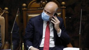 Álvaro Elizalde arremete nuevamente y vuelve a criticar el fin del Senado el 2026