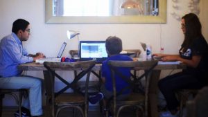 Vacaciones escolares de invierno: Dirección del Trabajo emitió dictamen que permite teletrabajo