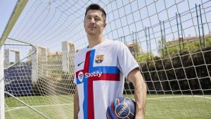 Barcelona presentó su tercera camiseta para la temporada 22/23