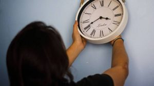 ¿Cómo evitar el cambio de hora automático programado para el sábado 4 de septiembre?