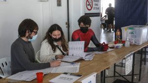 Plebiscito de Salida: ¿ A qué hora cierran las mesas para votar?