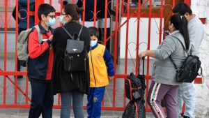 Gobierno anunciaría nuevo protocolo para eliminar mascarillas en colegios
