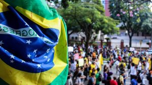 Brasil cierra este domingo una campaña presidencial marcada por las 'fake news' en redes sociales