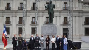 Boric inaugura estatua del ex presidente Aylwin en La Moneda con Piñera y Lagos de invitados