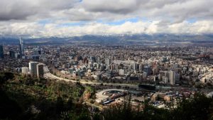 Santiaguinos le ponen nota 4 a la ciudad: la seguridad es el aspecto peor evaluado