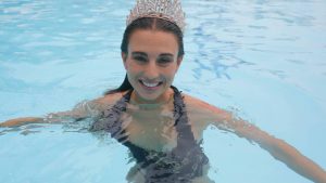 Tita Ureta realizó tradicional piscinazo por ser la Embajadora de Viña del Mar