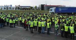 Quiénes son los chalecos amarillos y por qué Macron cedió ante ellos