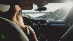 Mujeres al volante: derribando mitos sobre la conducción de las mujeres