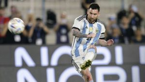 Lionel Messi llegó a su gol 800 de su carrera y a los 99 con la Selección de Argentina