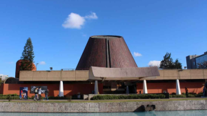 38 años del Planetario de Santiago: arquitectura de inspiración maya