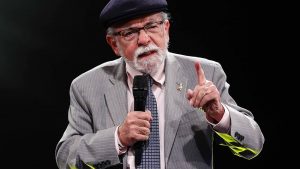 José Maza entra al debate del cambio de hora: 