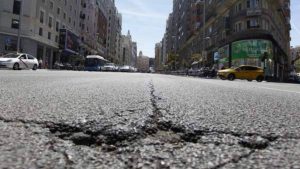 Chilenos crean el primer asfalto autorreparable del mundo