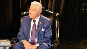 Don Francisco reitera sus críticas al Aeropuerto y advierte: 