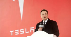 Musk inaugura obras de construcción de planta de Tesla en China