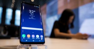 Dueños de teléfonos Samsung en shock: no pueden borrar Facebook