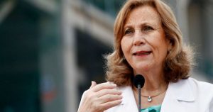 Ex ministra Helia Molina celebra decisión de Contraloría