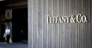 CEO de Tiffany dice que es su 'deber' revelar origen de gemas
