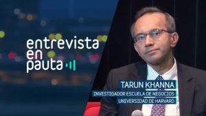 Entrevista en PAUTA Tarun Khanna completa: emprendimiento, confianza y Chile