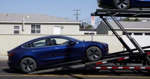 Tesla elimina tres mil empleos y Musk vislumbra un camino 