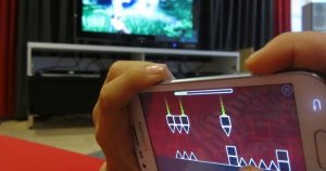 Efectos del uso prologando de pantallas interactivas por niños