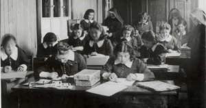 La importancia del Decreto Amunátegui en la educación femenina en Chile