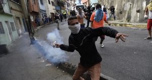 Barrios pobres que amaban a Chávez desprecian ahora a Maduro
