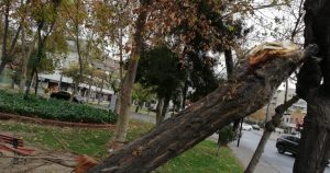 Ráfagas de viento y lluvia en Santiago